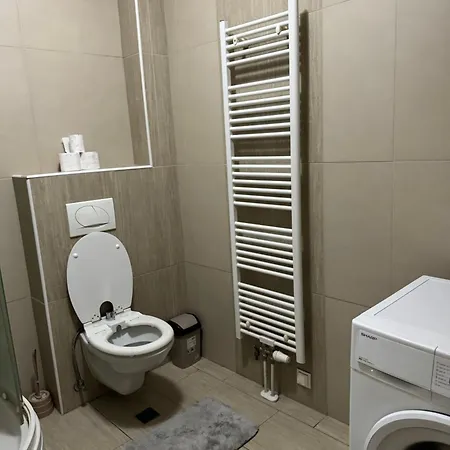- Tibra 5 Apartment